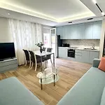 Redi\'S Seaside Apartment With Parking