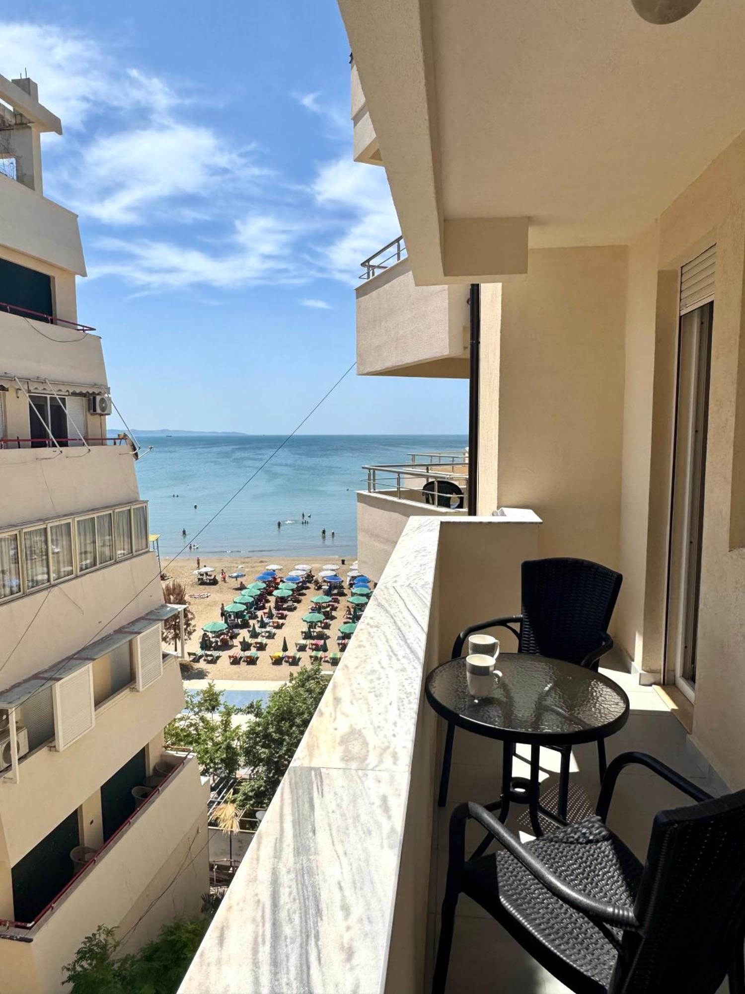 Redi's Seaside With Parking * Durrës