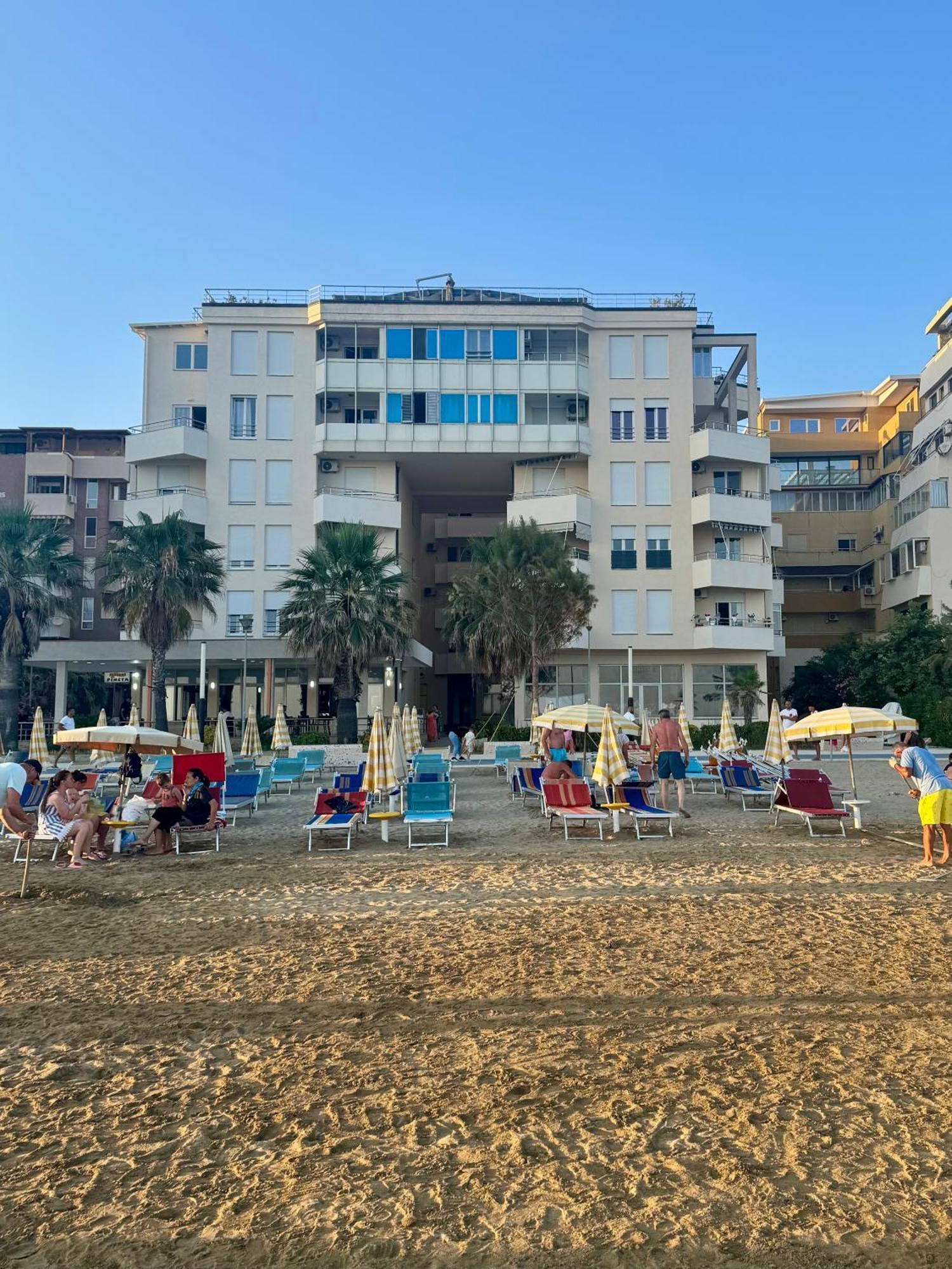 Redi's Seaside With Parking